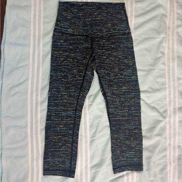 Lululemon cropped leggings size 6 - Picture 1 of 3